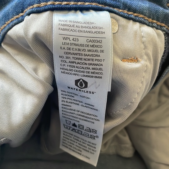 Denizen Levi’s Ultra High Rose Crop Flair Jeans Size 10 NEW - Picture 11 of 12